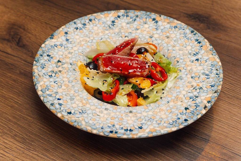 Салат с тунцом