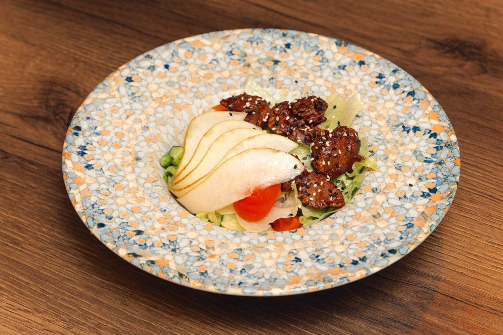 Салат с куриной печенью